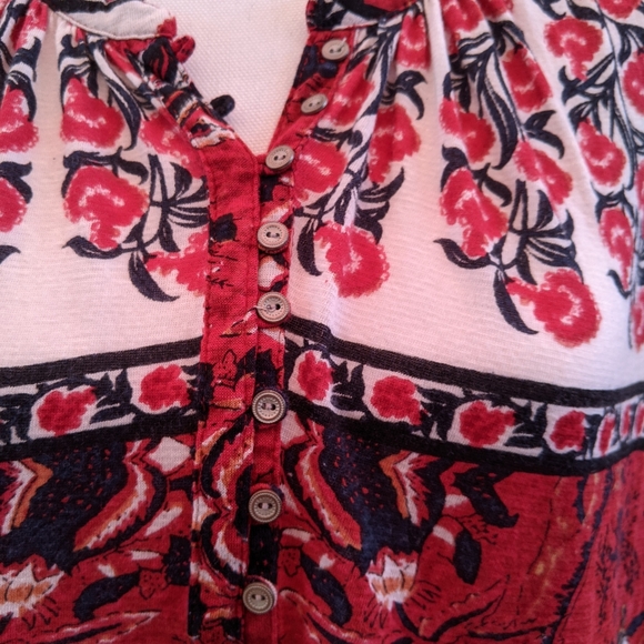 Lucky Brand top, size large in excellent condition - Picture 4 of 16